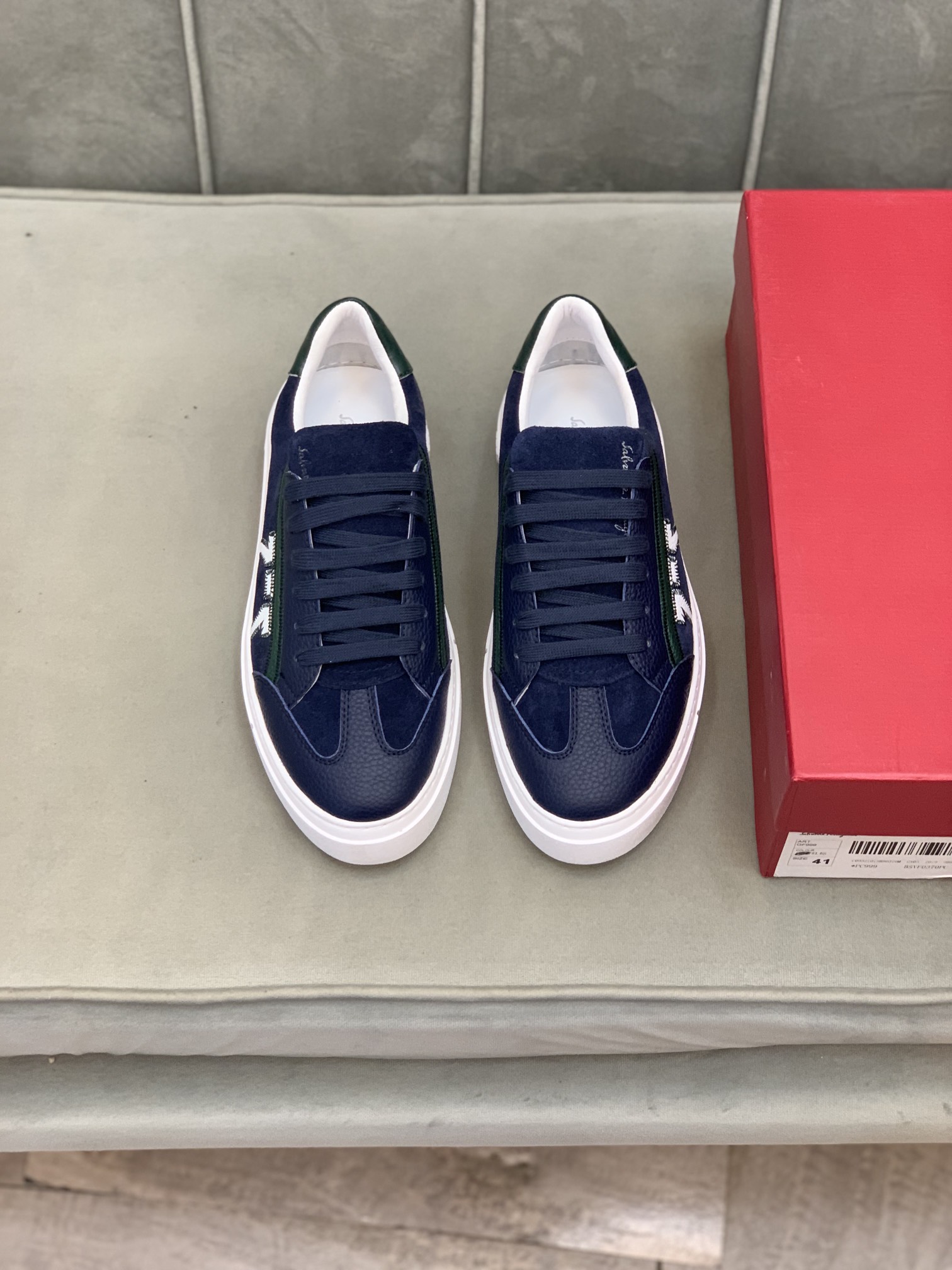Salvatore Ferragamo Gancini Sneaker 14 - vstockx