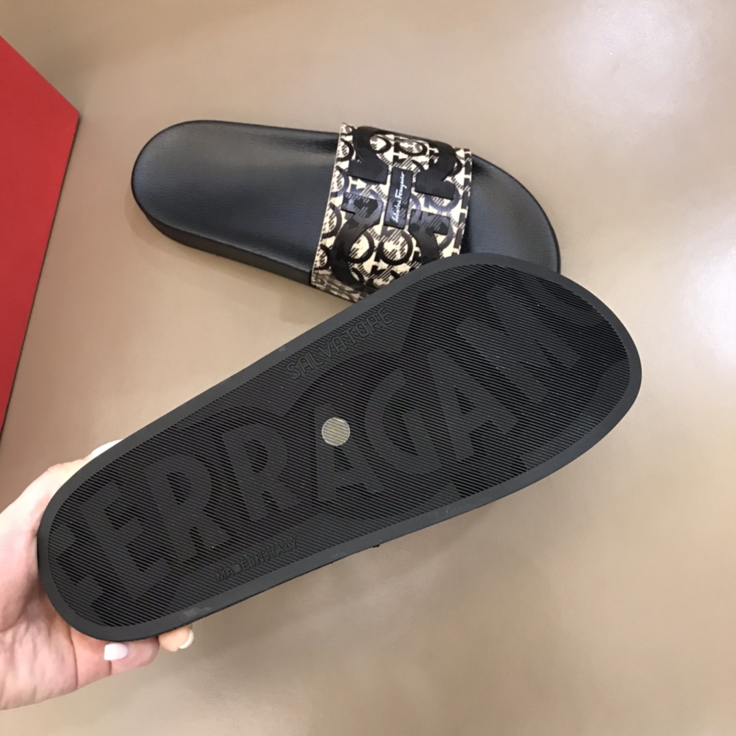 Salvatore Ferragamo Groove Slides 4 - vstockx