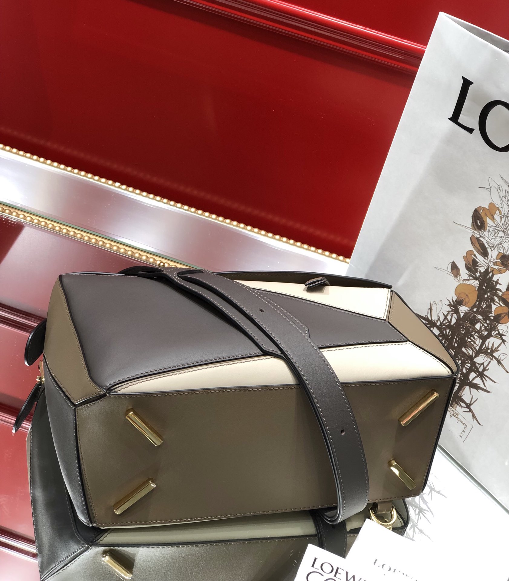 Handbags LOEWE Ykk size:29x18x12 cm - vstockx