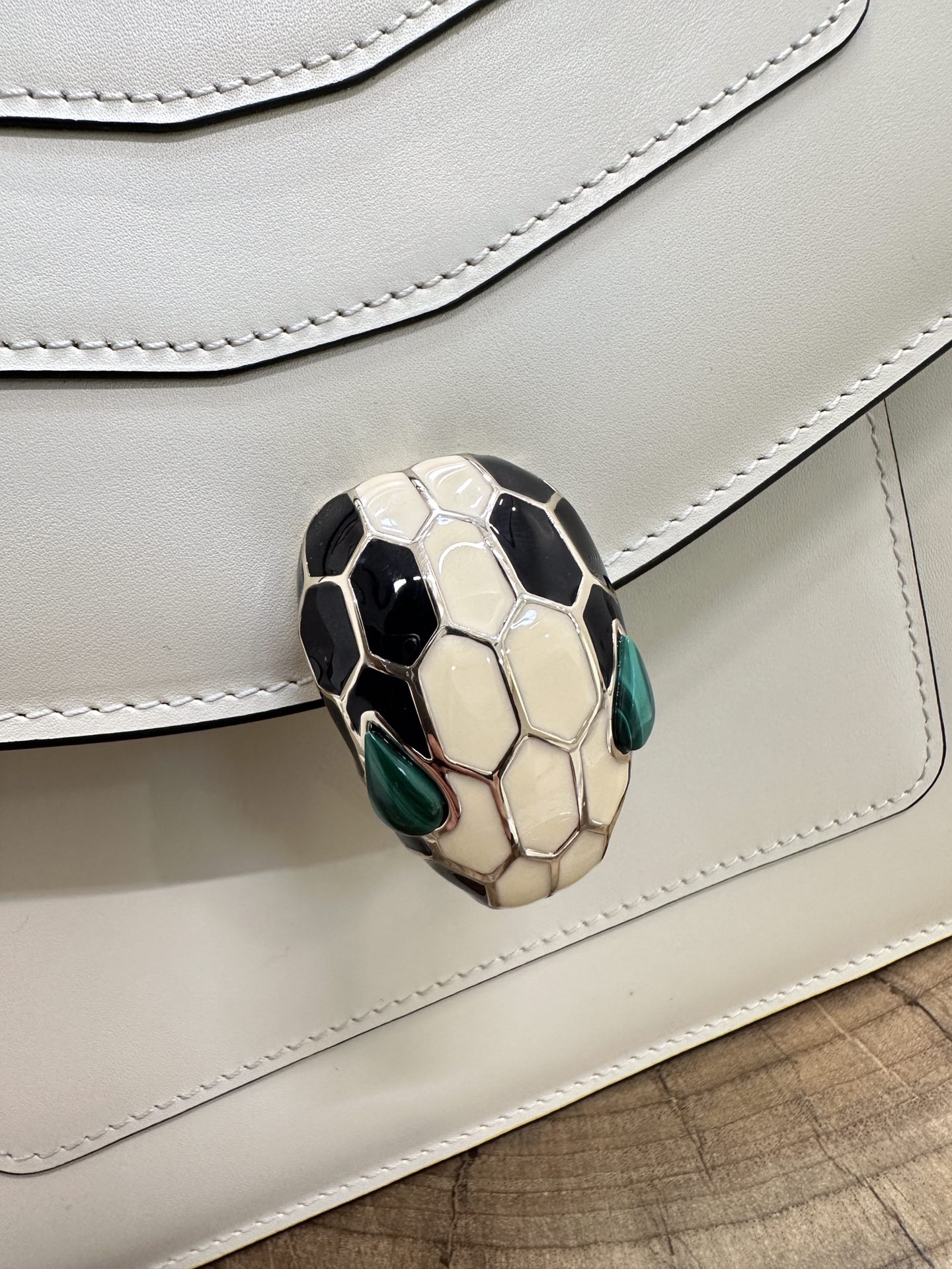 Handbags Bvlgari 38329 size:18*16*9 cm - vstockx