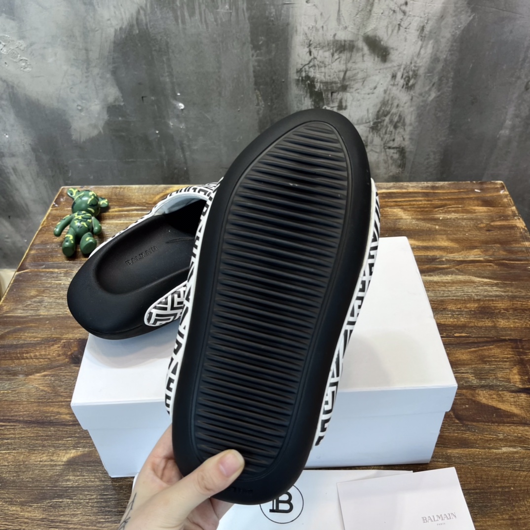 Balmain Quilted leather B-IT mules 12 - vstockx