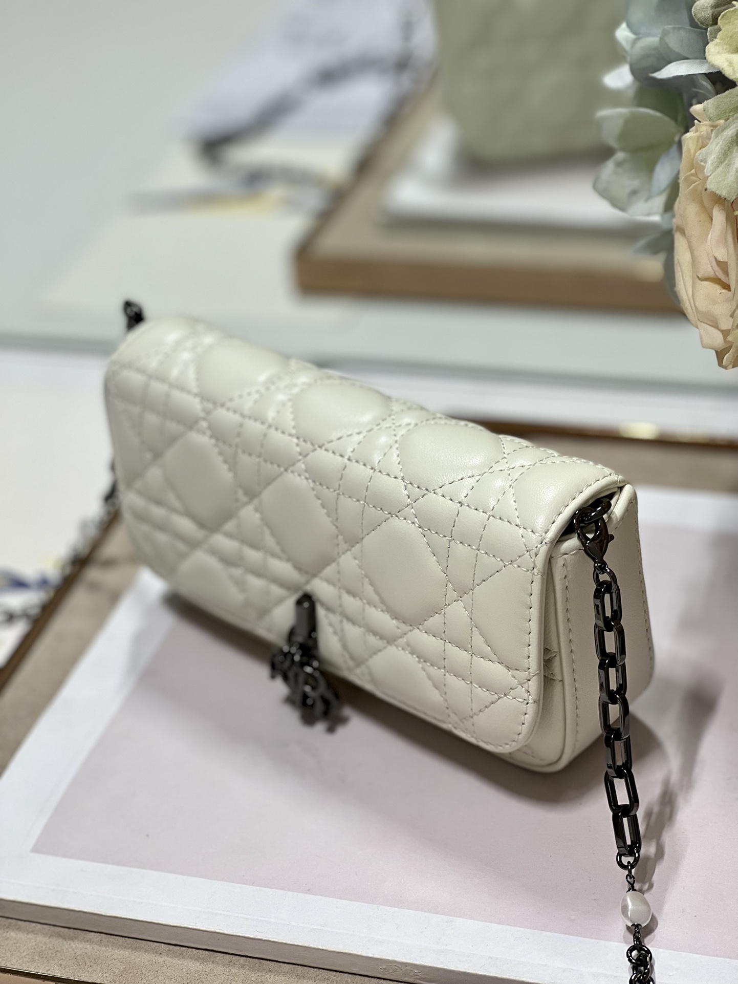 Handbag Dior 0977 size 18.5 x 10 x 4 cm - vstockx