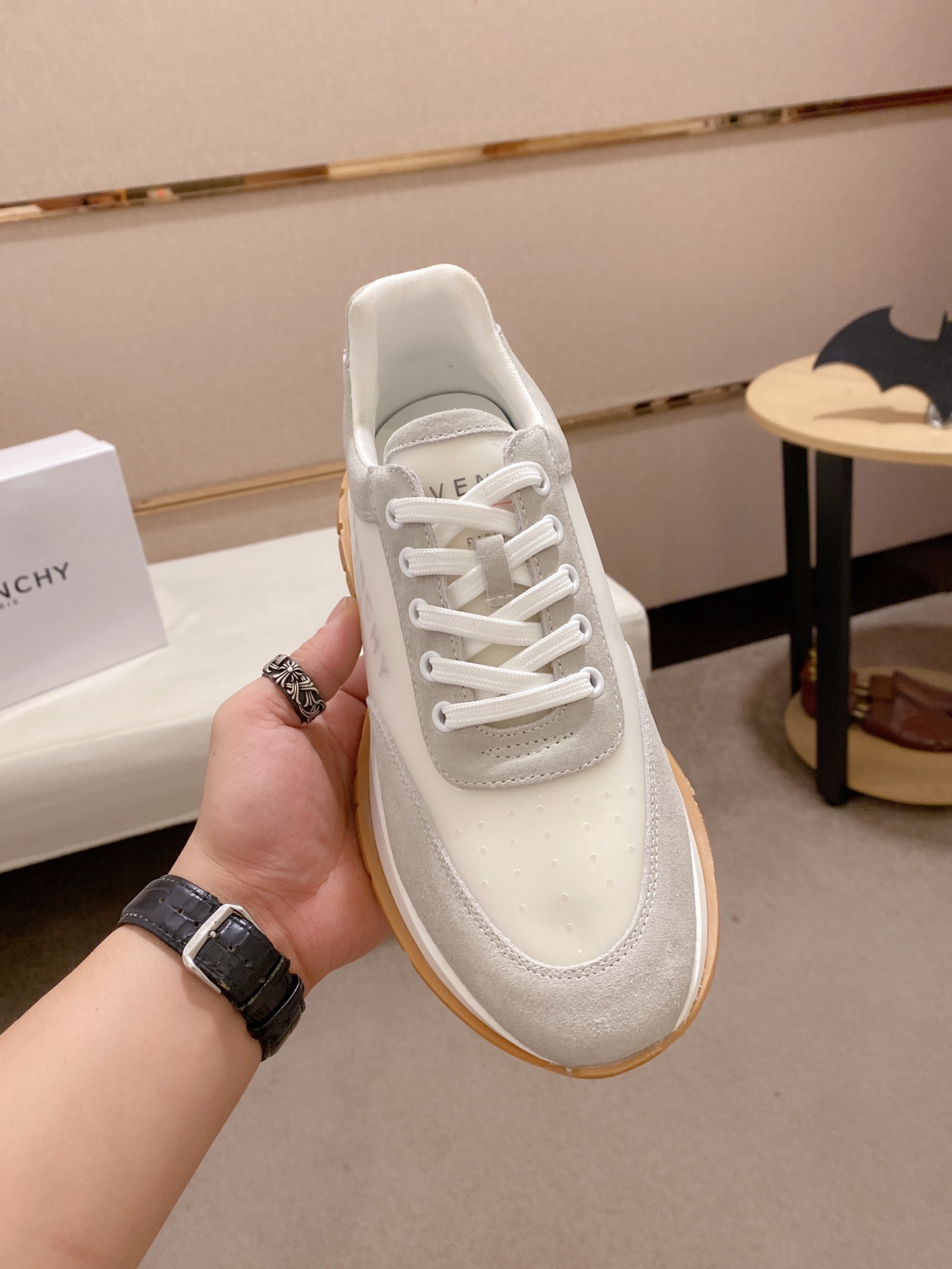 Givenchy Spectre Zip Sneakers 13 - vstockx