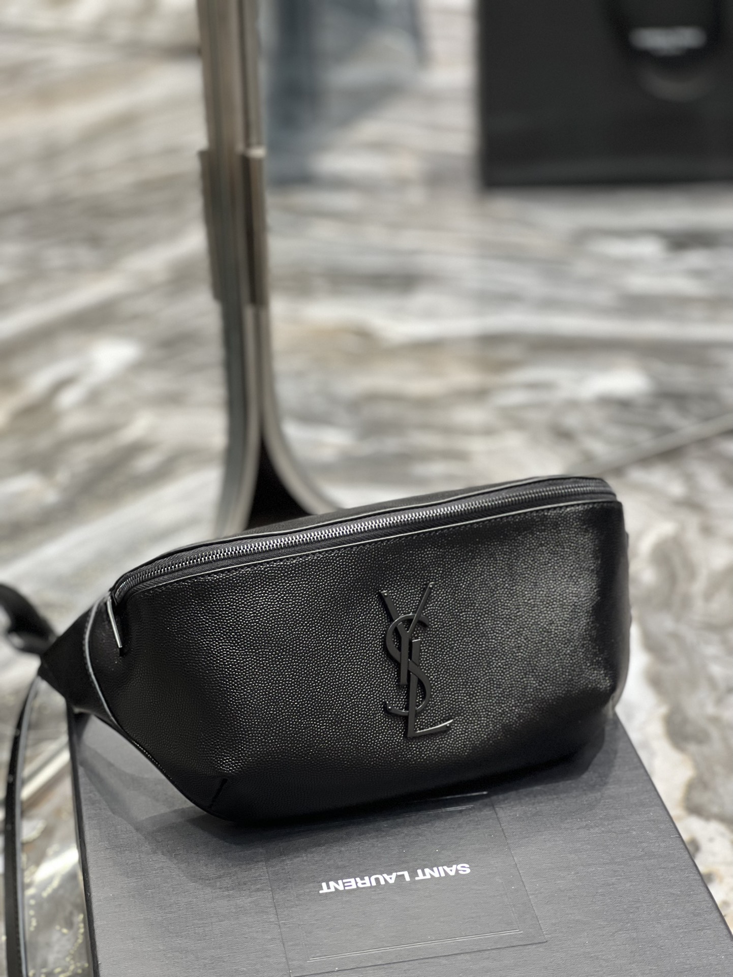 Handbags SAINT LAURENT 569737 size 25  14  3.5 cm - vstockx