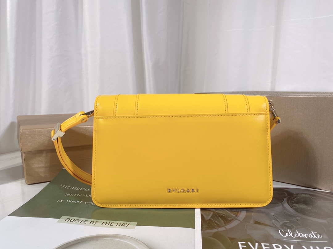 Handbags Bvlgari 292104950 size:22*15*4.5 cm - vstockx