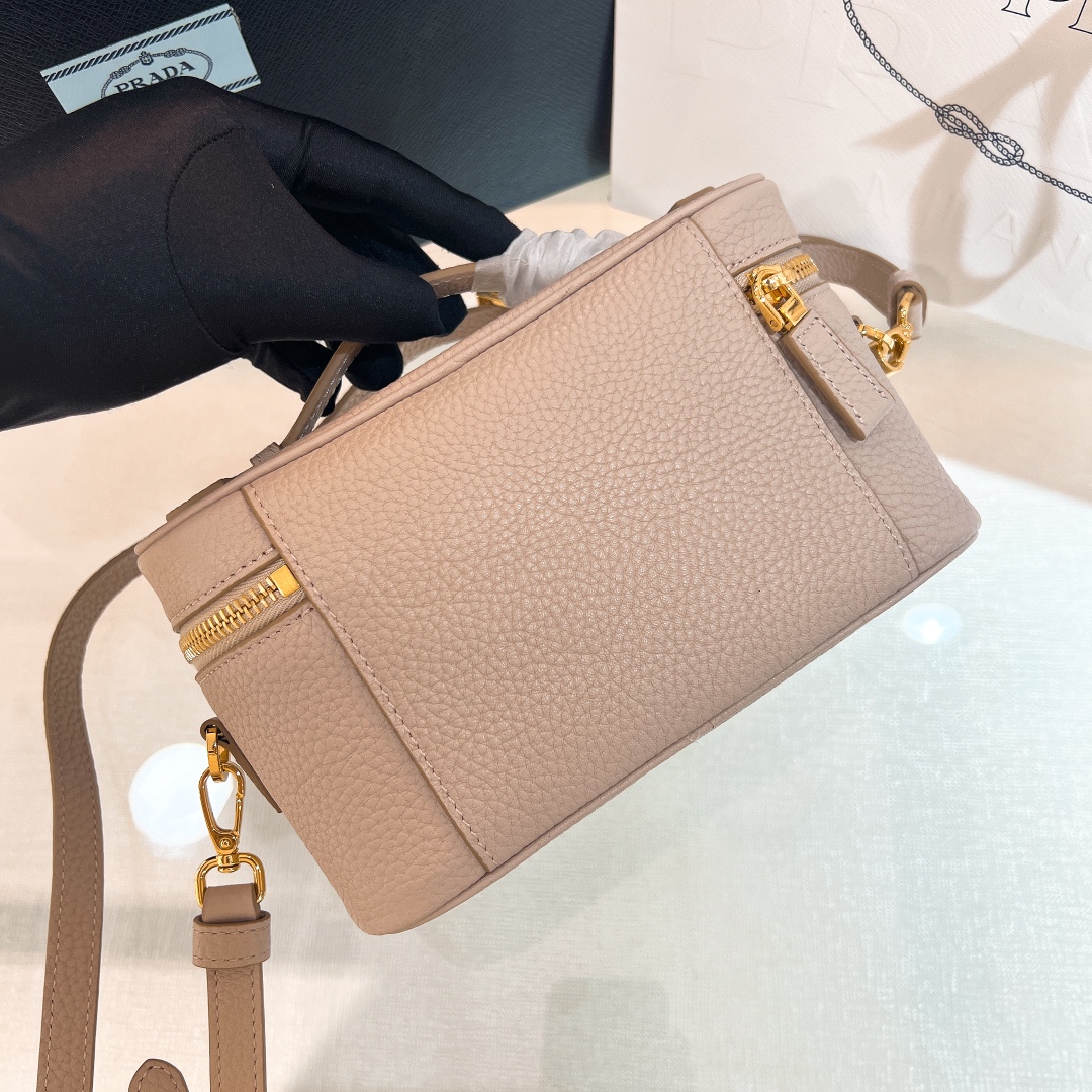 handbags prada 1BH202 18*11.5*7.5 - vstockx