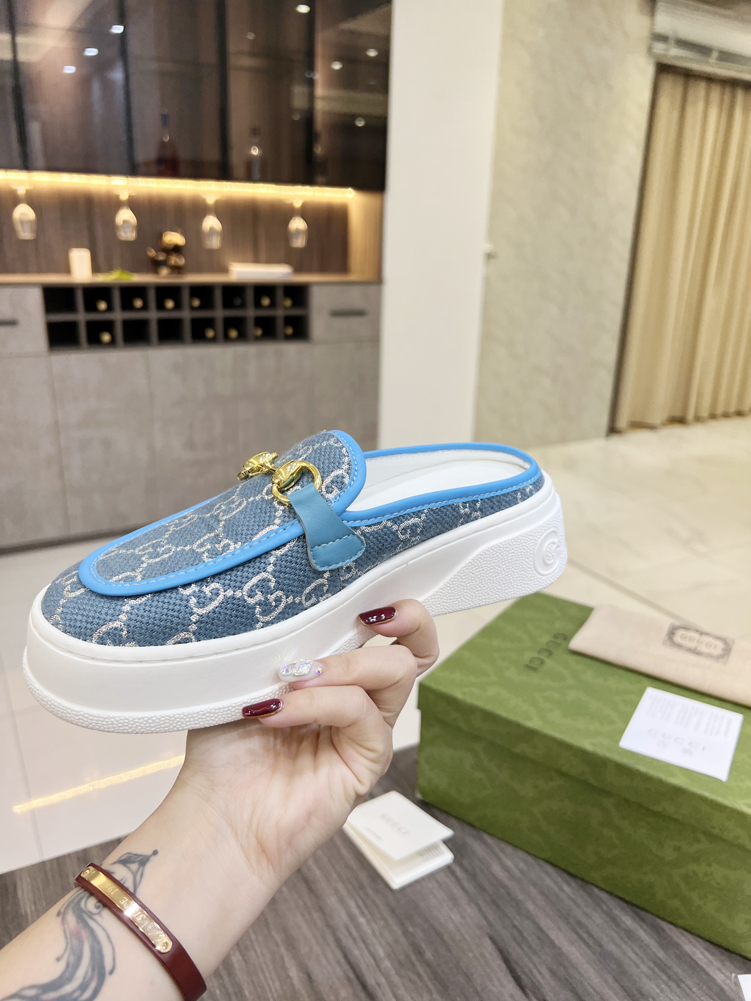 Gucci Women's WOMEN 6 - vstockx