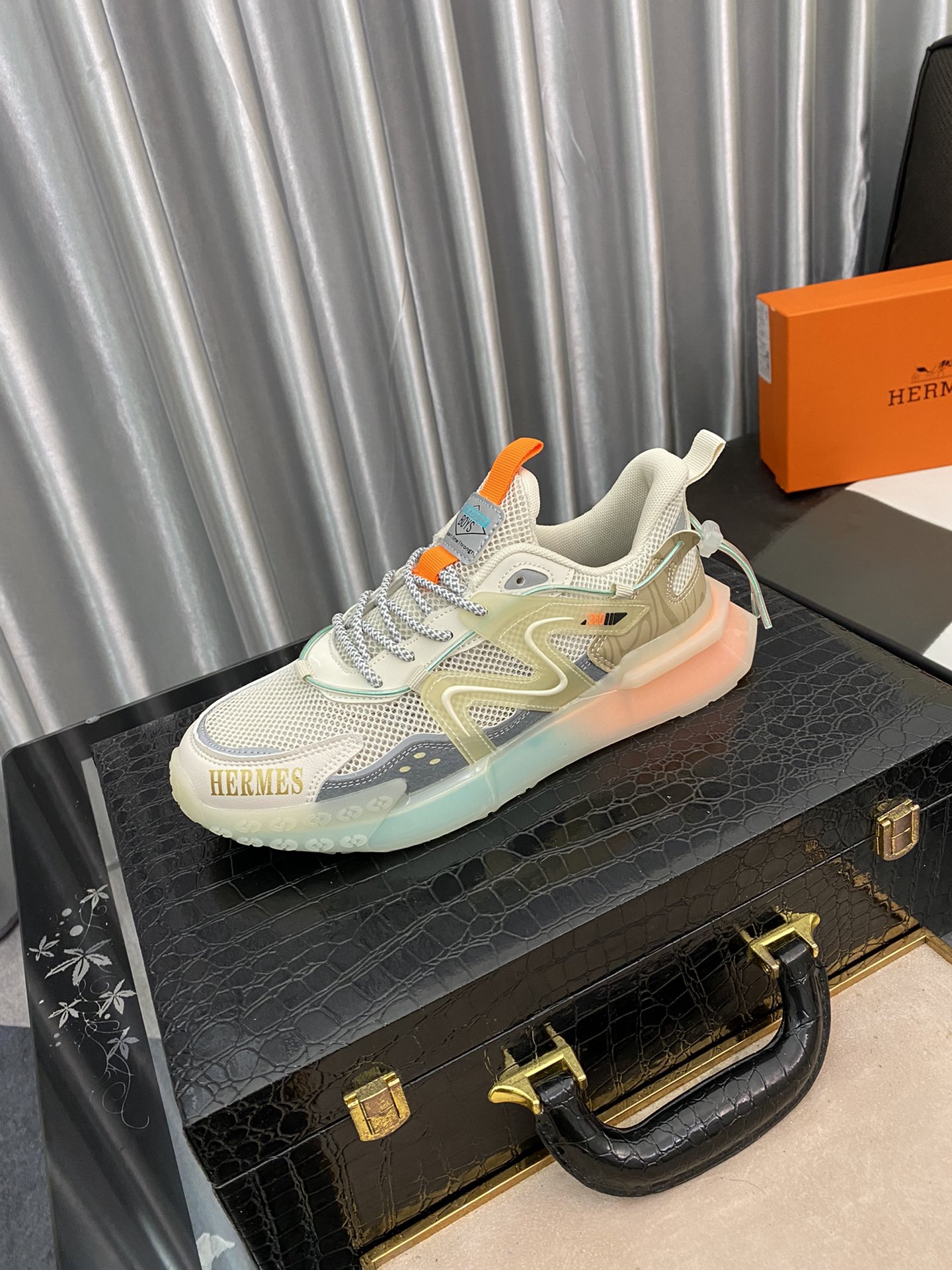 Hermes Low Top sneaker 29 - vstockx