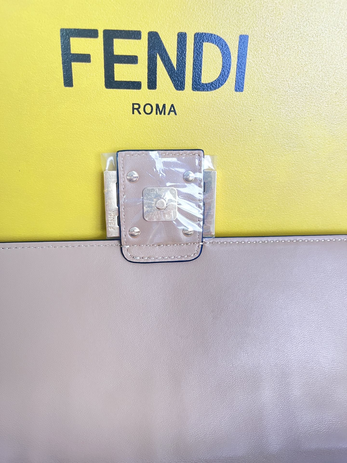 handbags FENDI 211 size:27*15*6cm - vstockx