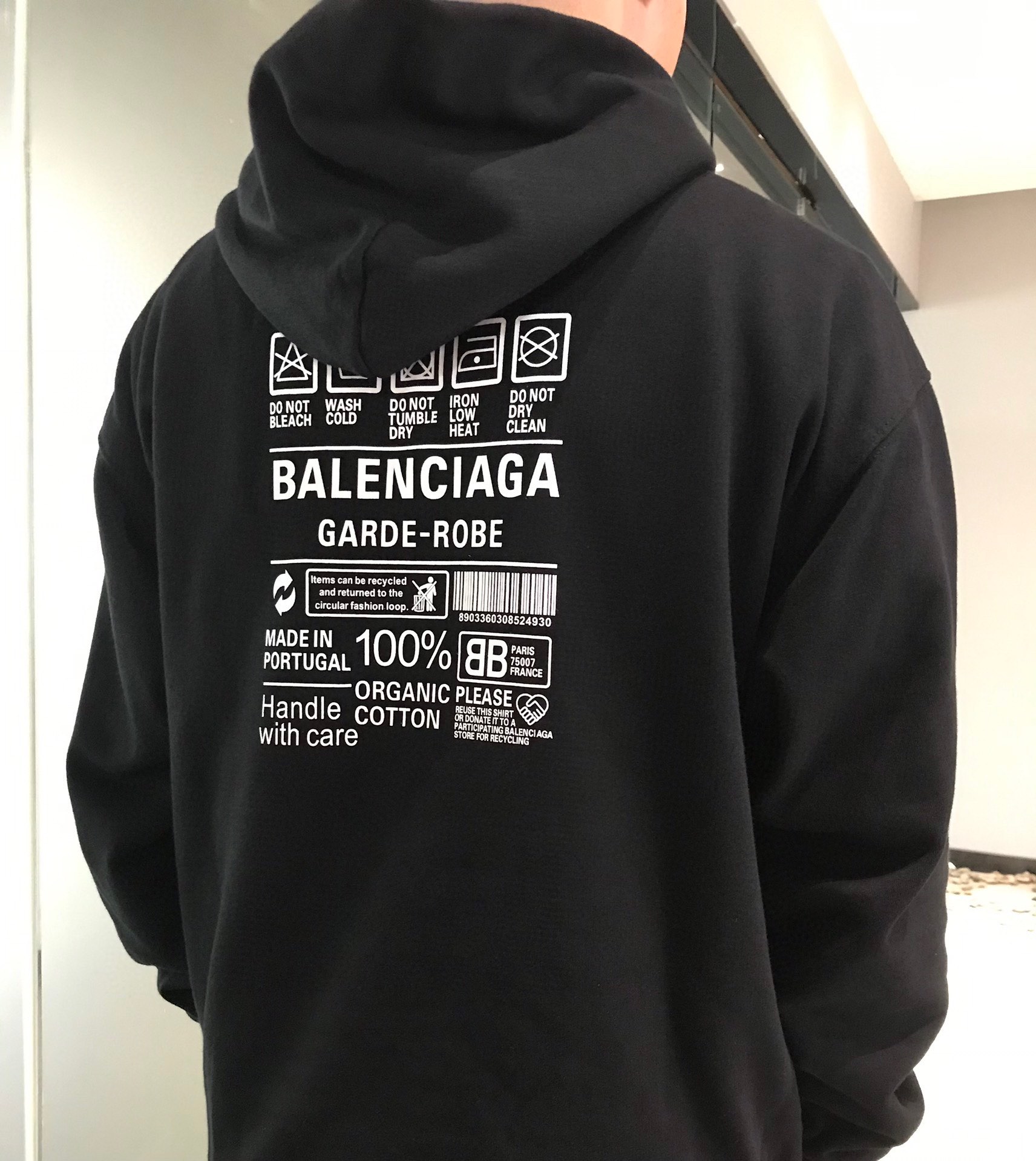 Clothes Balenciaga 401 - vstockx