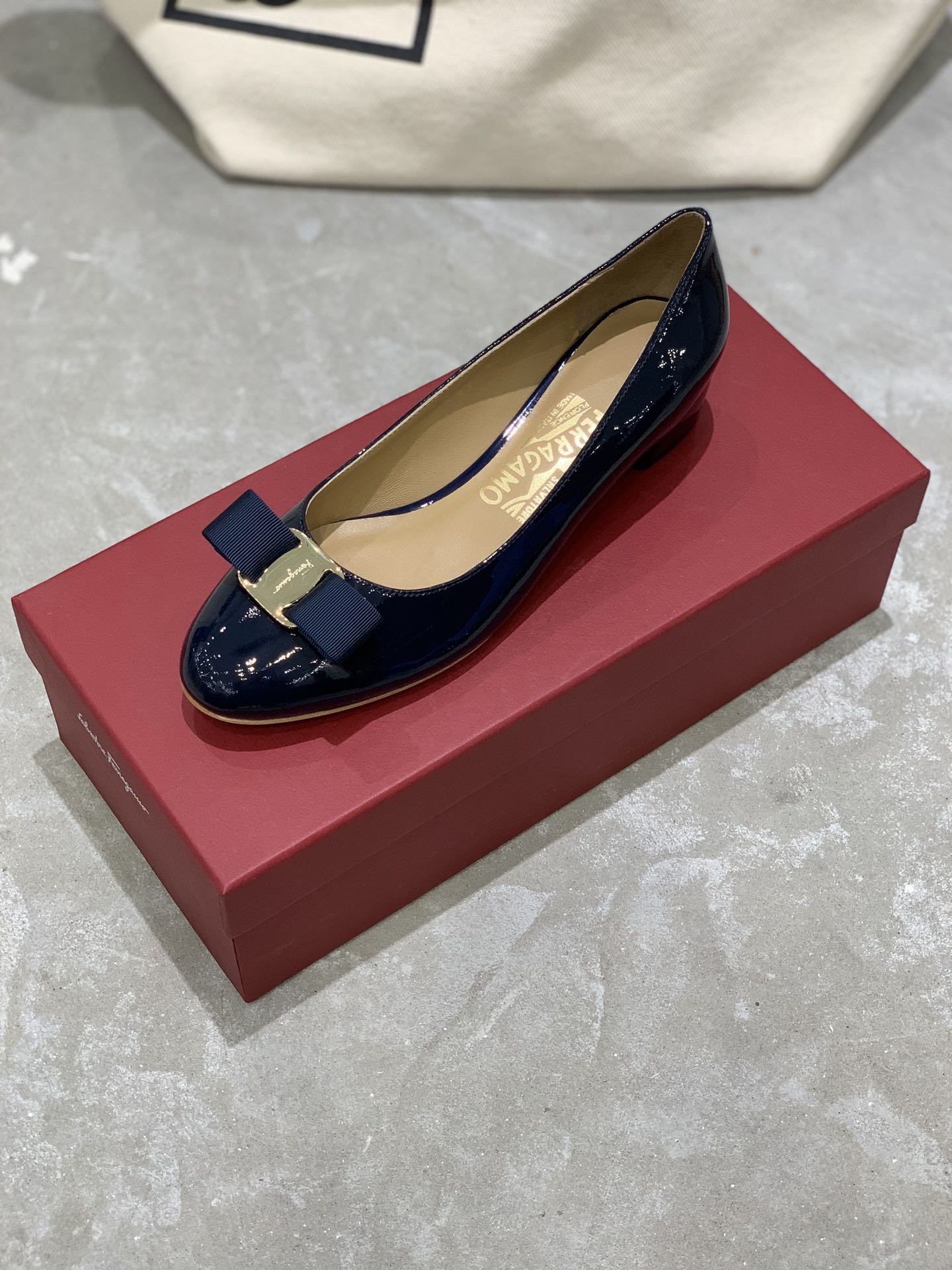 Salvatore Ferragamo Heel 6 - vstockx