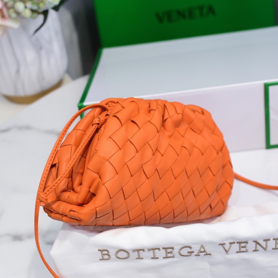 handbags Bottega Veneta The pouch size:23*13*8 - vstockx
