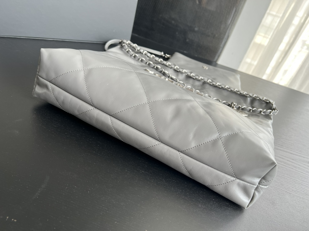 Handbag Chanel size 39cmx42cmx8 cm - vstockx