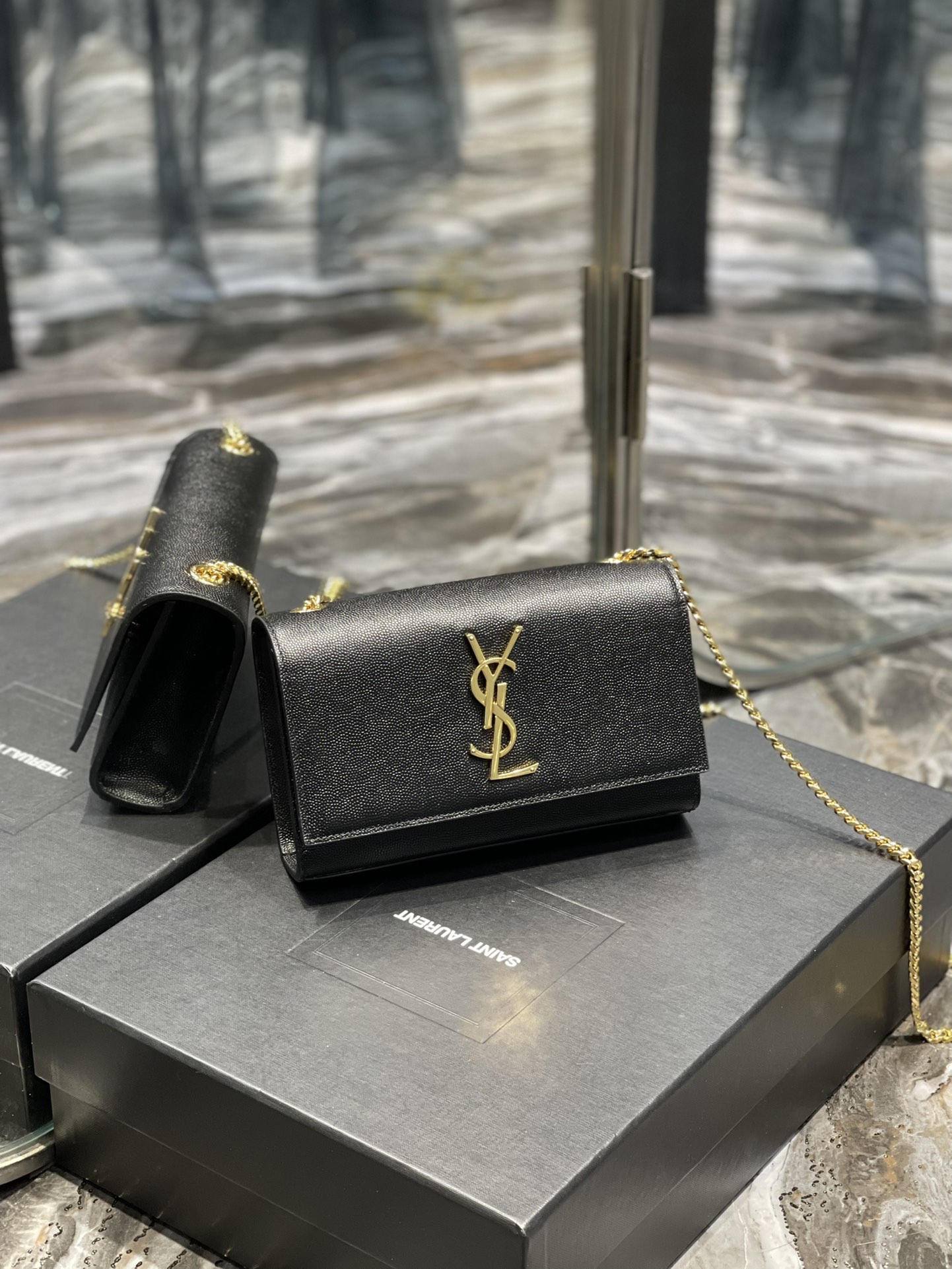 Handbags SAINT LAURENT 469390 size 20x13.5x5.5 cm - vstockx