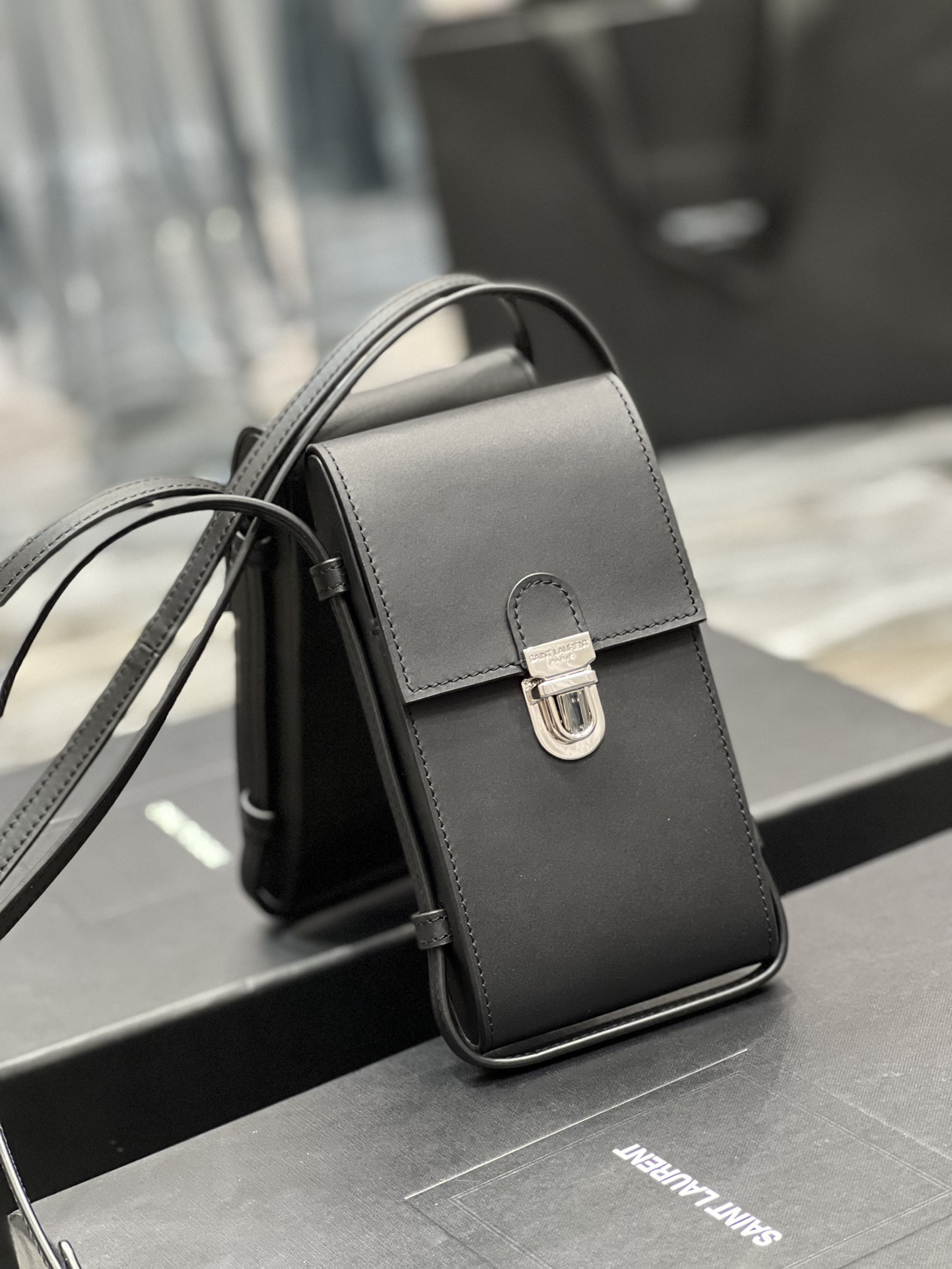 Handbags SAINT LAURENT 667718 size 9x3.5x18 cm - vstockx