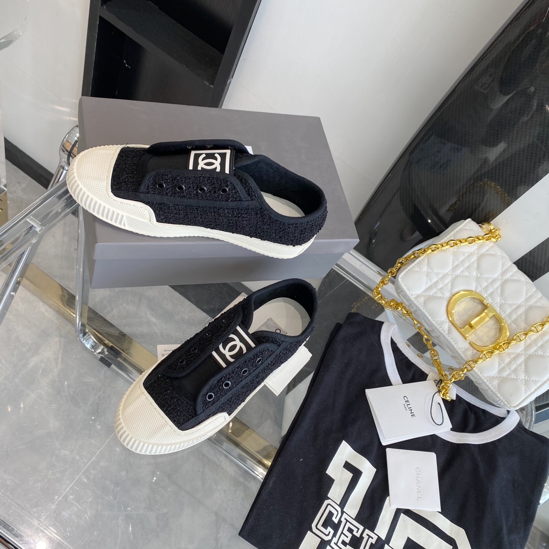 Chanel Flat canvas Sneaker 2 - vstockx