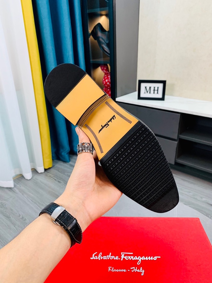 Salvatore Ferragamo Boots 30 - vstockx