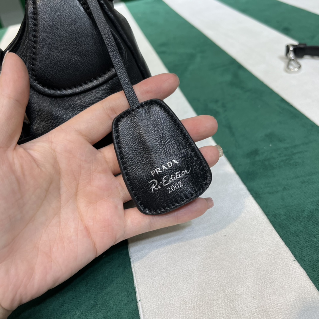 Handbags Prada PRADA PASSAVELA 1BA381 size:23x16x9 cm - vstockx