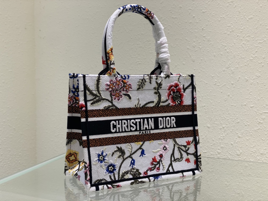 Handbag Dior 8002 size 26 cm - vstockx
