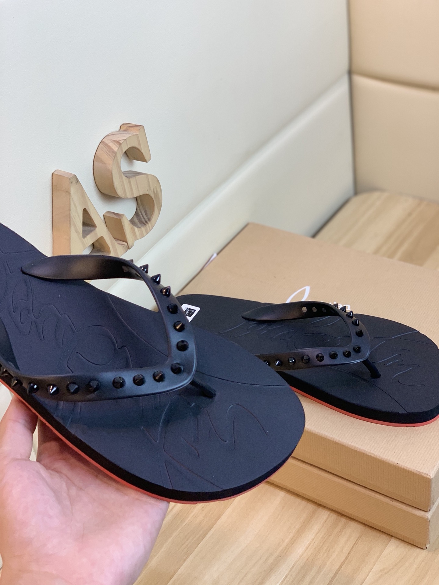 Christian Louboutin Loubi Flip Flat 4 - vstockx