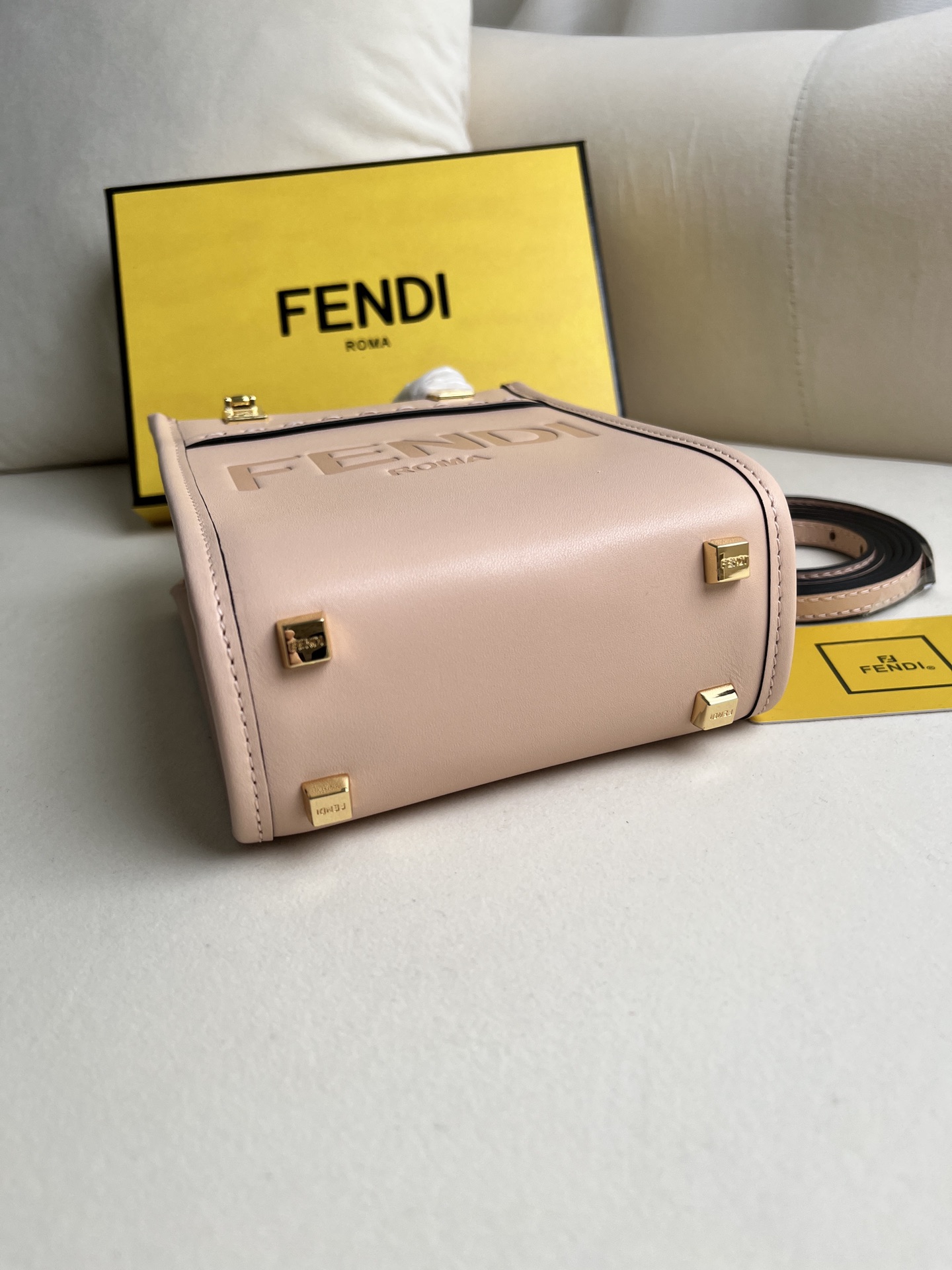 handbags FENDI 208 size:18*13*6.5 - vstockx