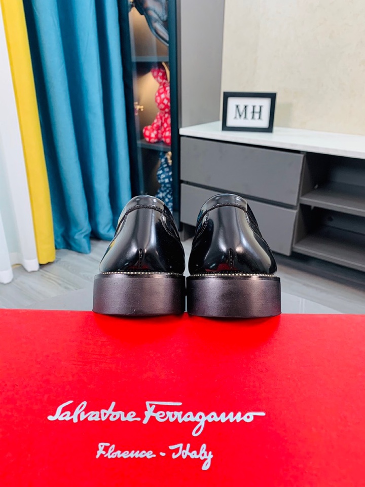 Salvatore Ferragamo Boots 33 - vstockx