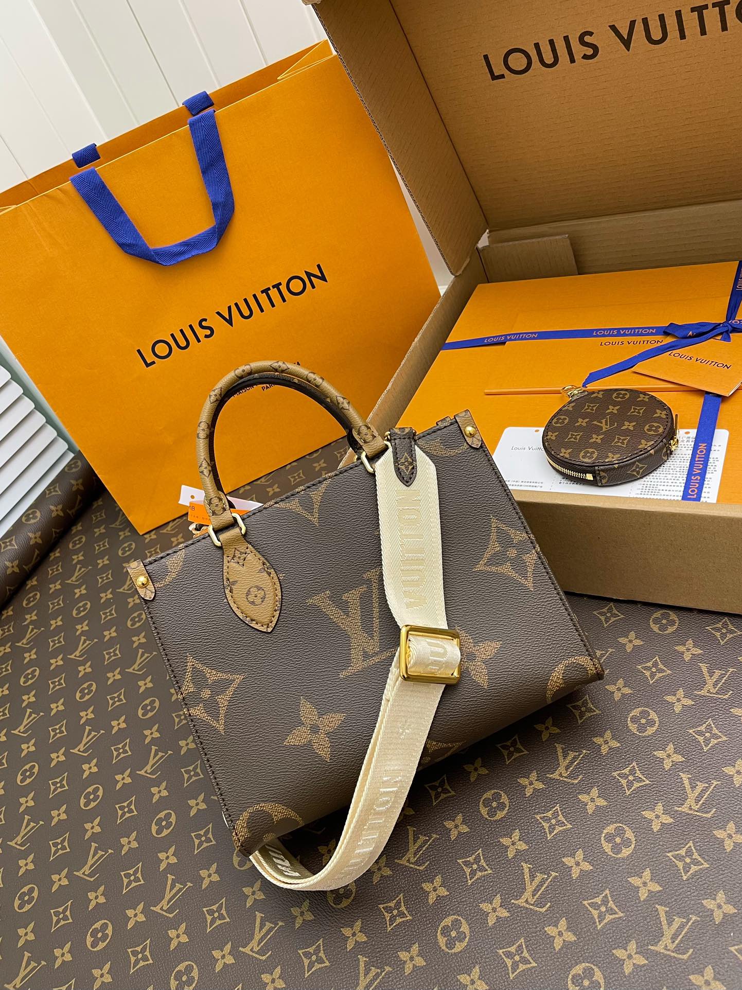 Handbags Louis Vuitton M46373 size:25*19*11.5 cm - vstockx