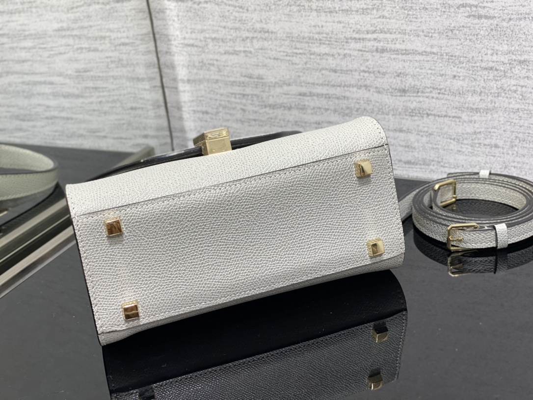 Handbag VALEXTRA size '**' - vstockx