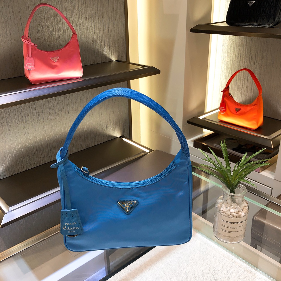 handbags prada Hobo 1NE515 Re-edition 2000 Size:22*17*6 - vstockx