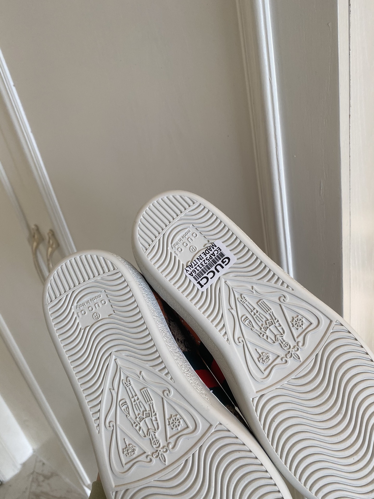 Gucci Women's Ace sneaker with bee sneaker 4 - vstockx