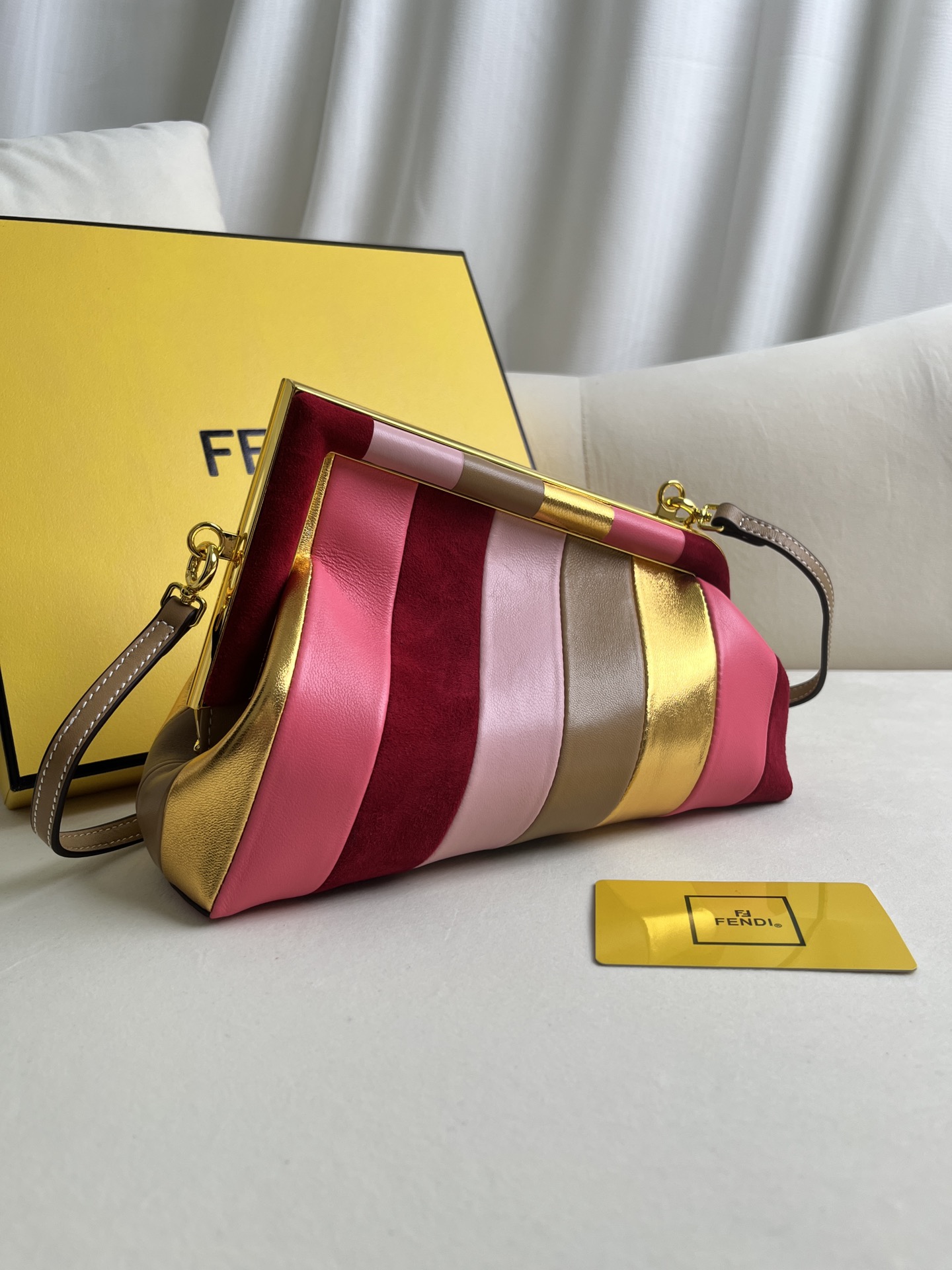 handbags FENDI 129 size:26*18*9.5cm - vstockx