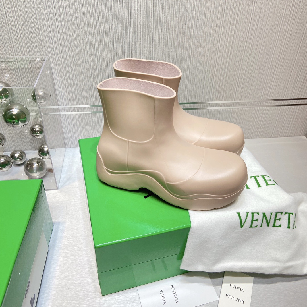 Bottega Veneta Boots 19 - vstockx