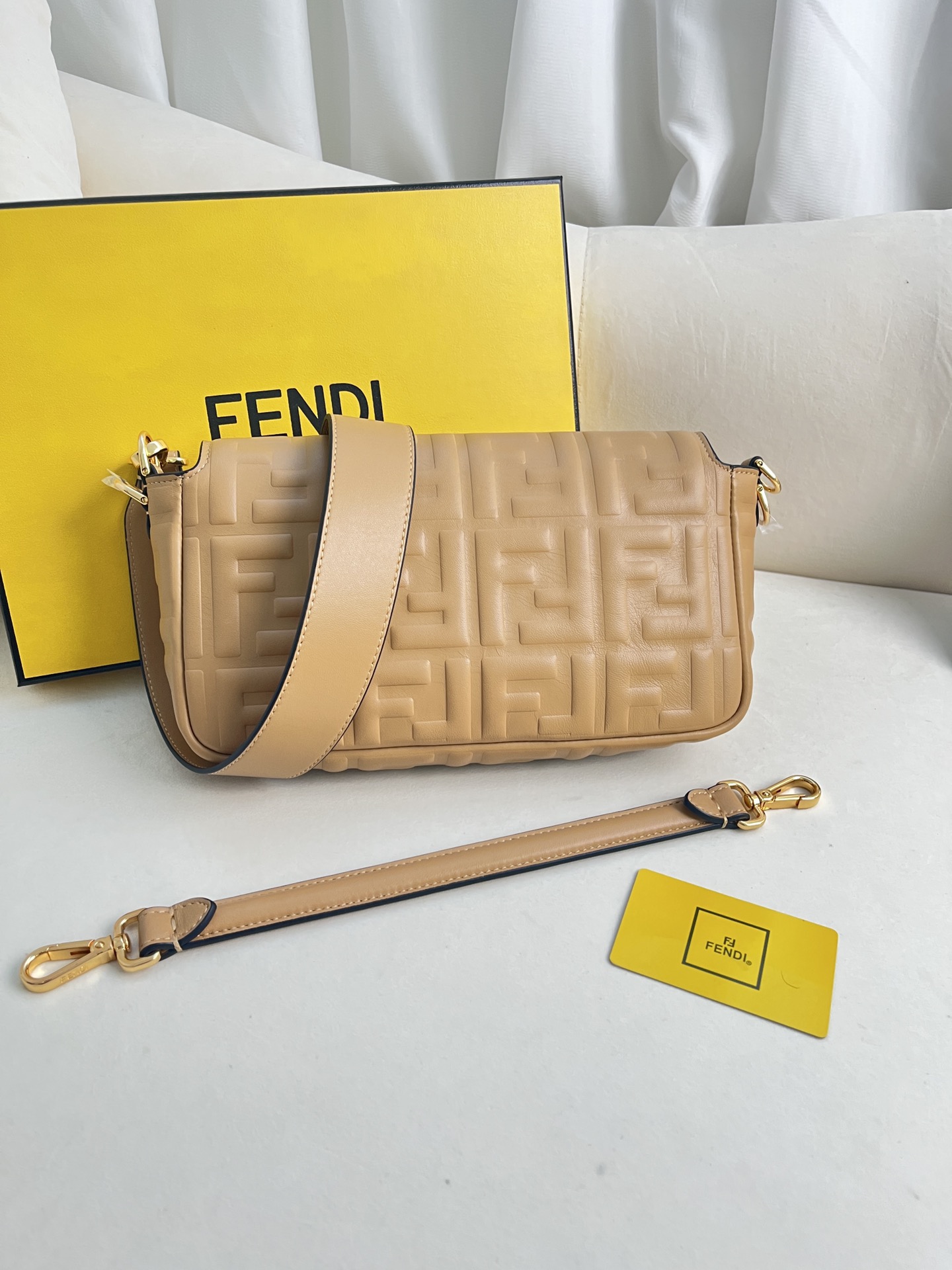handbags FENDI 211 size:27*15*6cm - vstockx