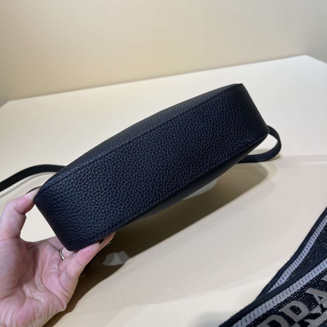 Handbags Prada 1BH193 size:24×18×6 cm - vstockx