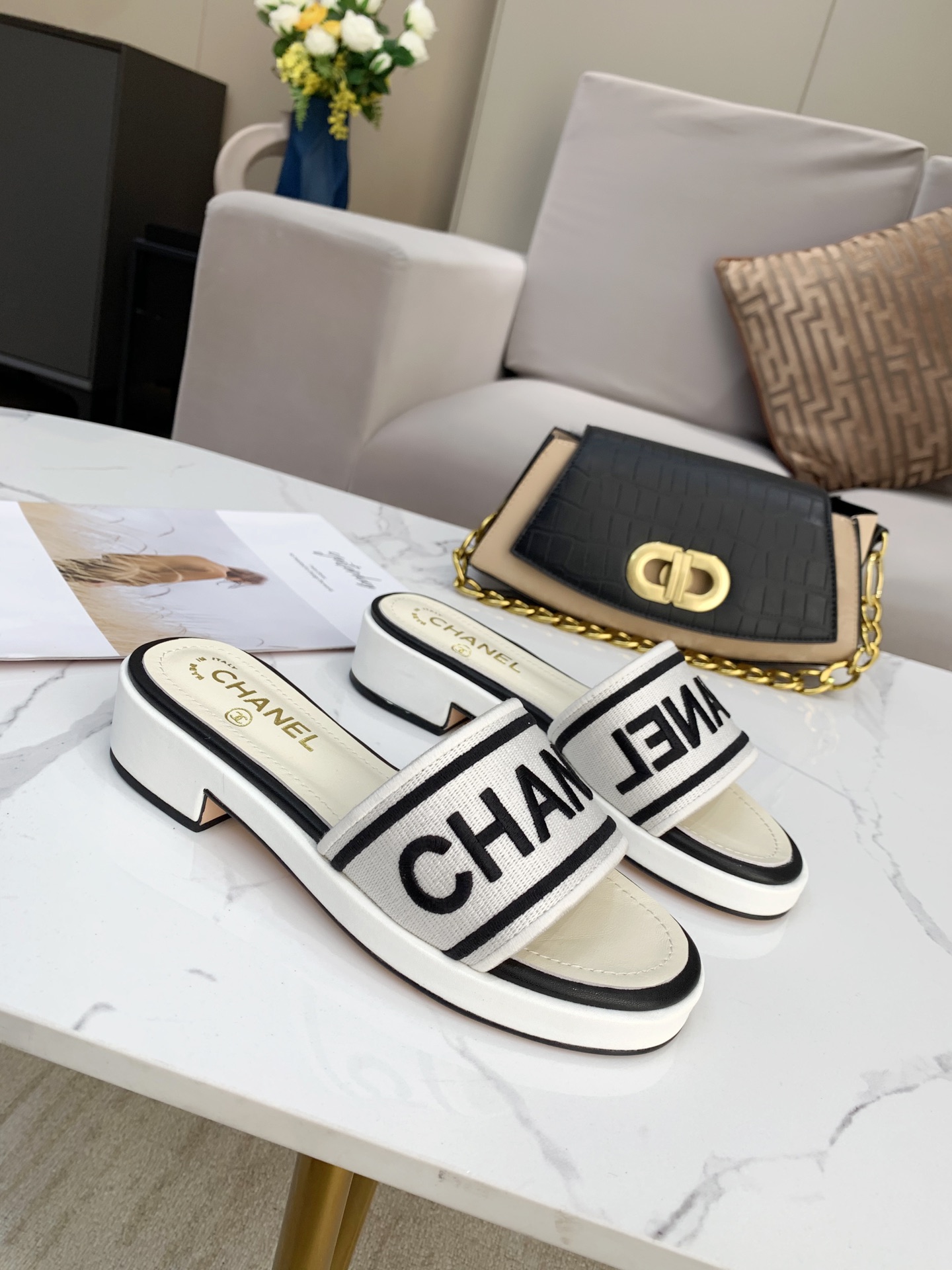 Chanel Slides 19 - vstockx