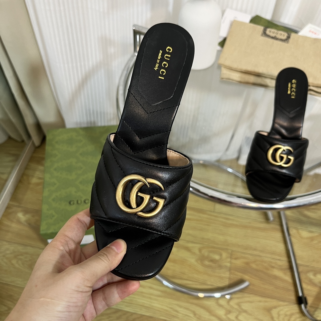 Gucci Women's Double G slide sandal WOMEN 7 - vstockx