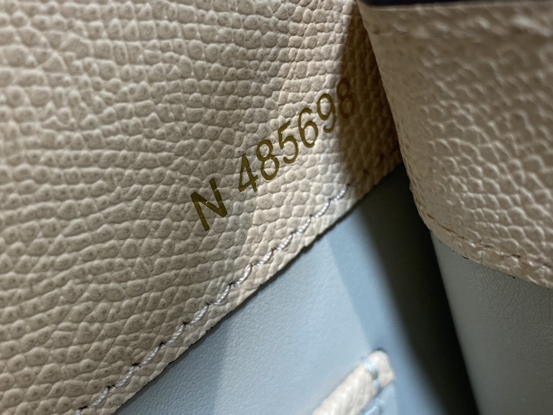 Handbag VALEXTRA size *'* - vstockx