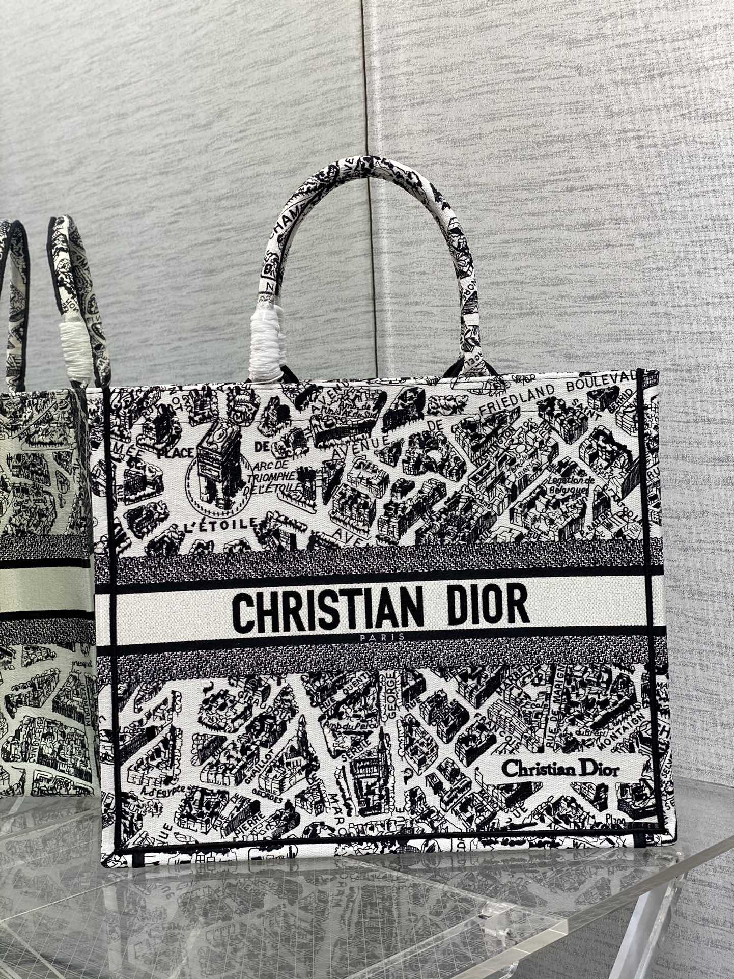 Handbag Dior size 42*18*35 cm - vstockx