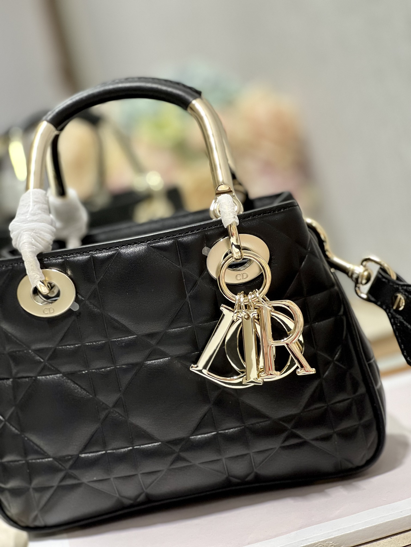 Handbag Dior 1202 size 23  26  8 cm - vstockx