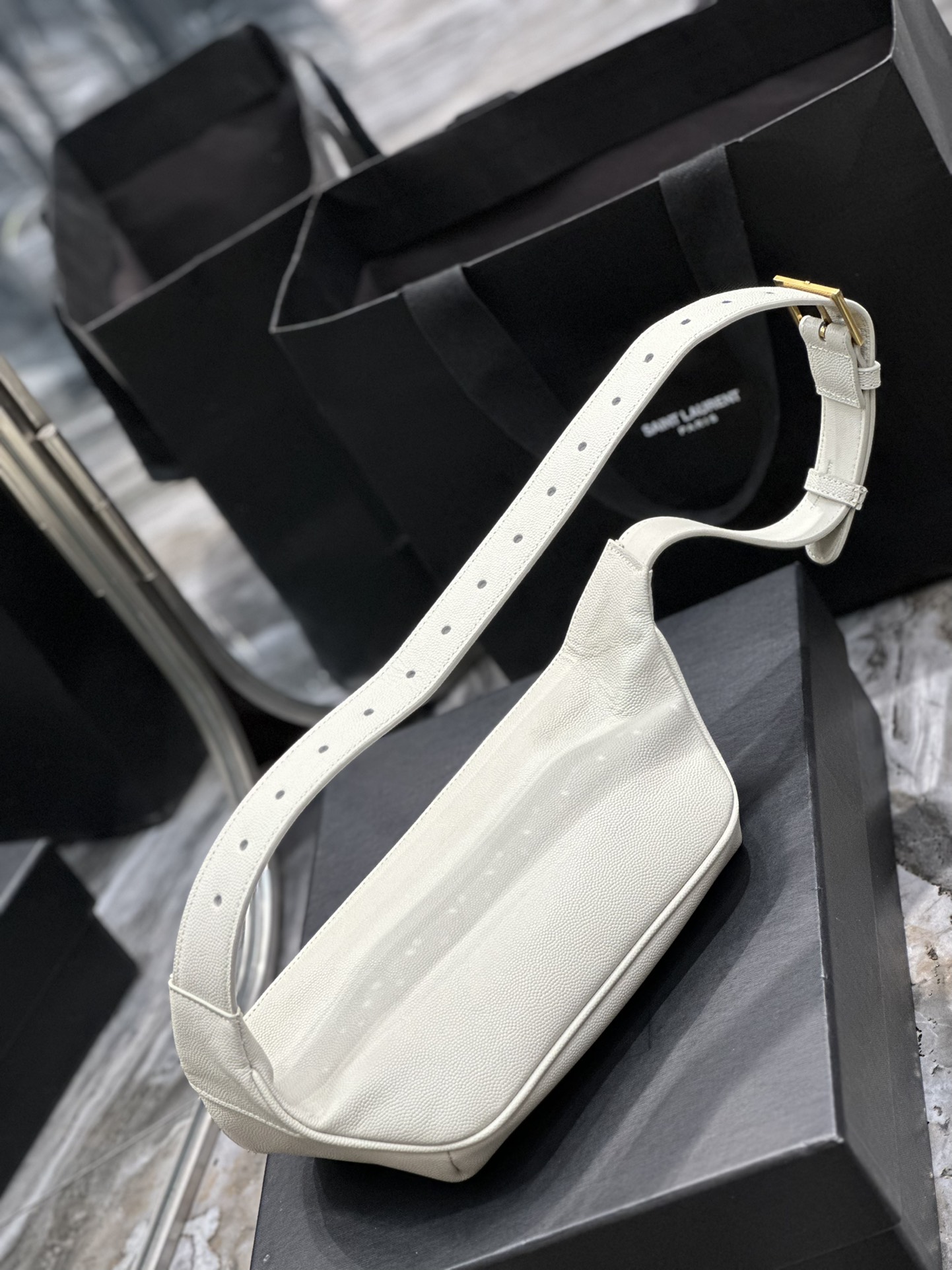 Handbags SAINT LAURENT 569737 size 25  14  3.5 cm - vstockx