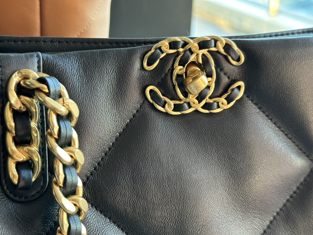 Handbag Chanel AS366 size 24 X41 X10 cm - vstockx