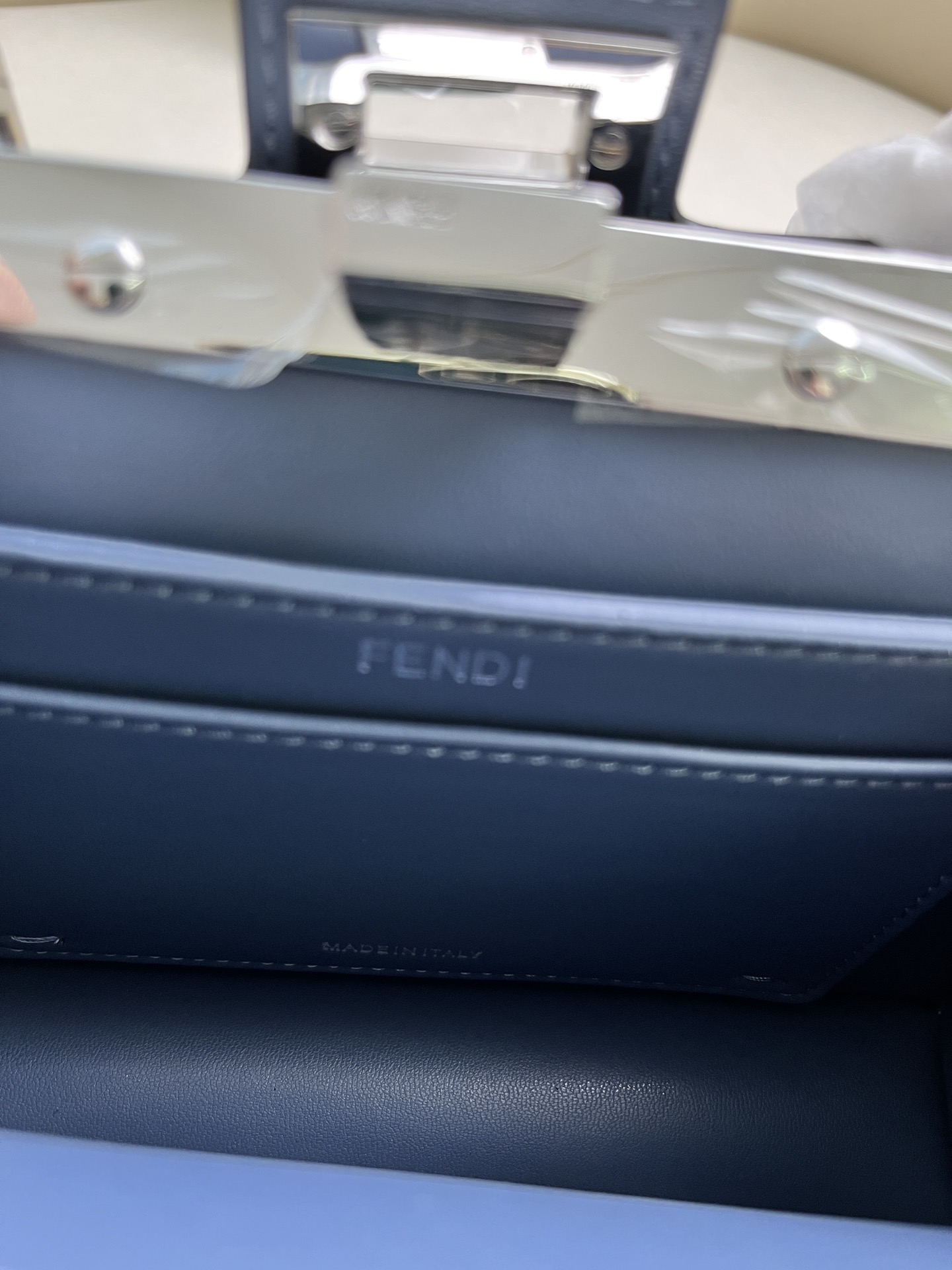 handbags FENDI 1012 size:20.5*11*14cm - vstockx