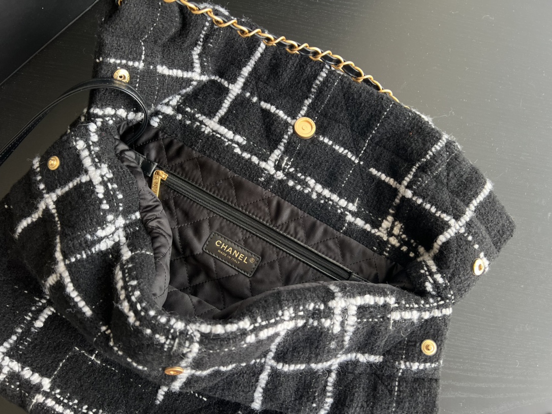 Handbag Chanel 3261 size 39cmx42cmx8 cm - vstockx