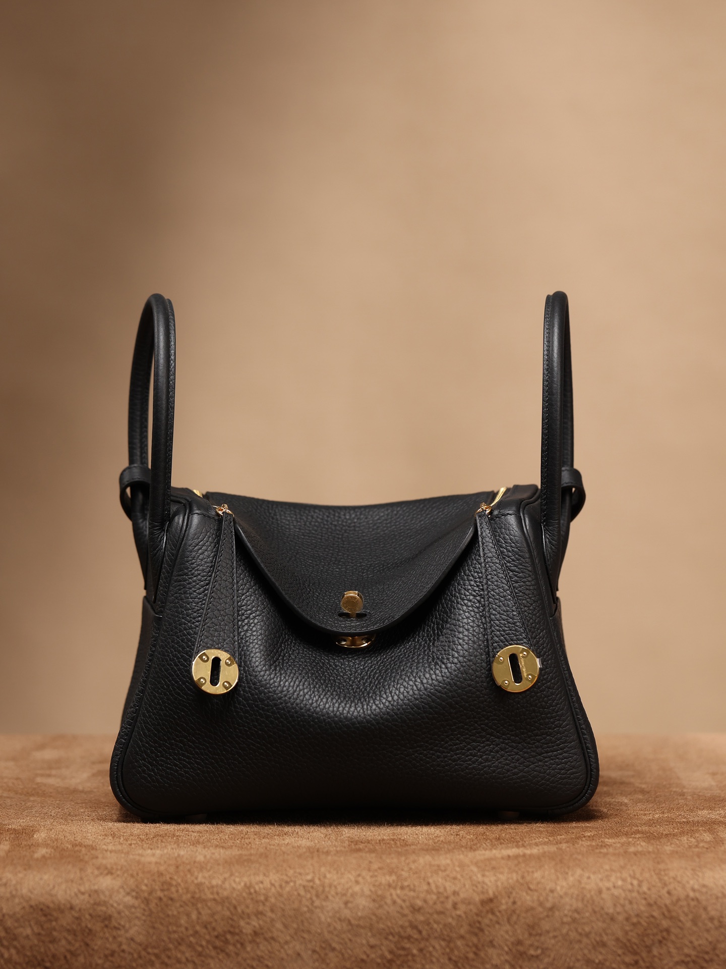 Handbags Hermes Lindy size:26x 18x14 cm - vstockx