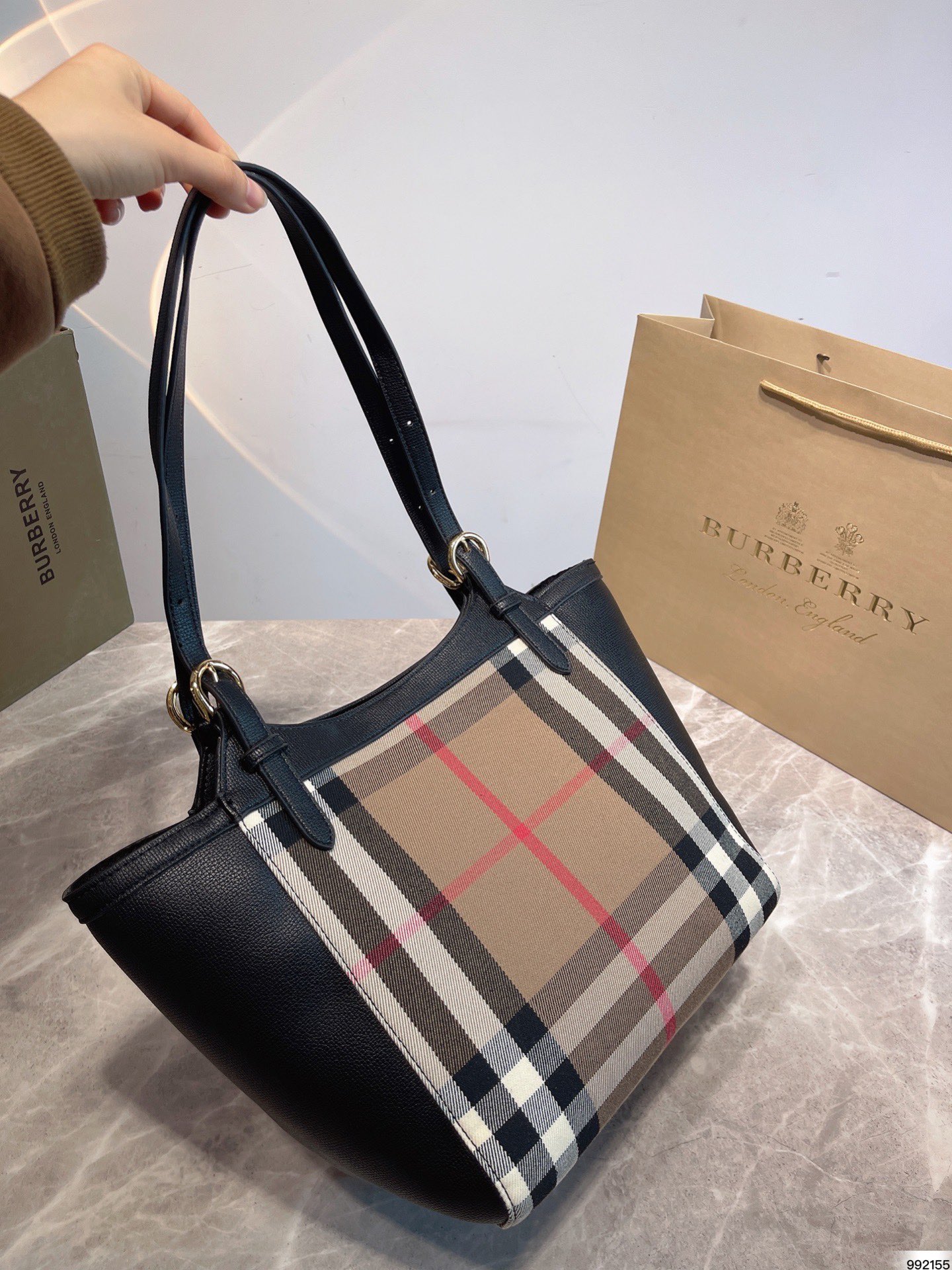 Burberry   ذ    vintage    ƴ   25cm x 25cm - vstockx