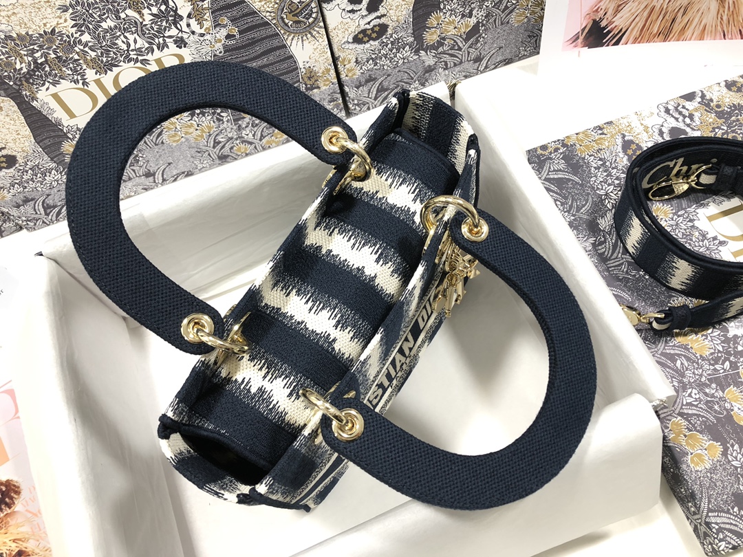 Handbag Dior M0565 size 24 x 20 x 11 cm - vstockx