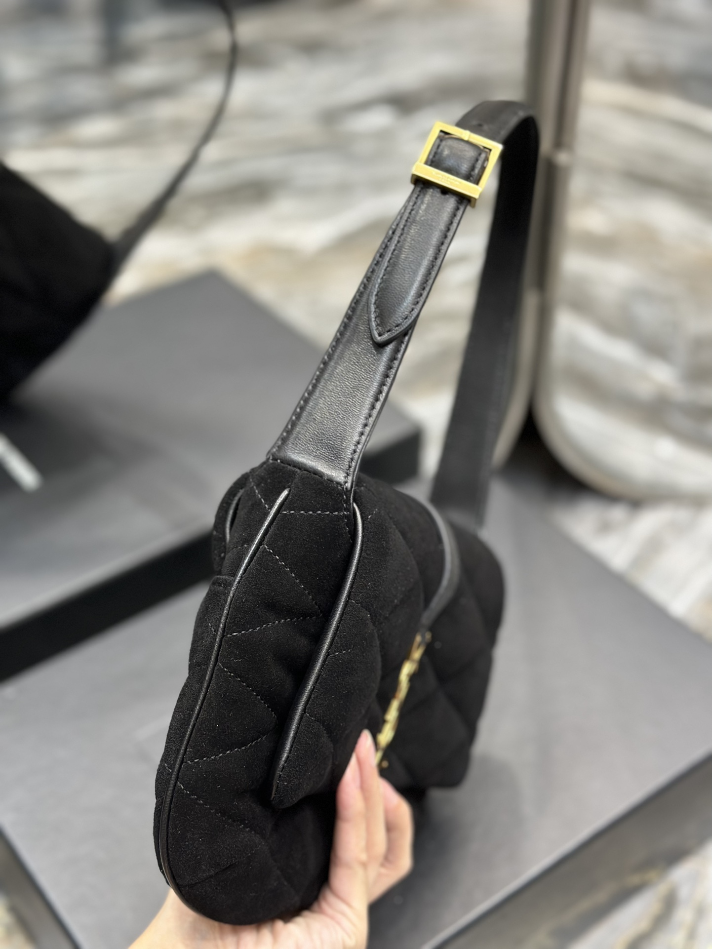 Handbags SAINT LAURENT 698567 size 24  18  5.5 cm - vstockx