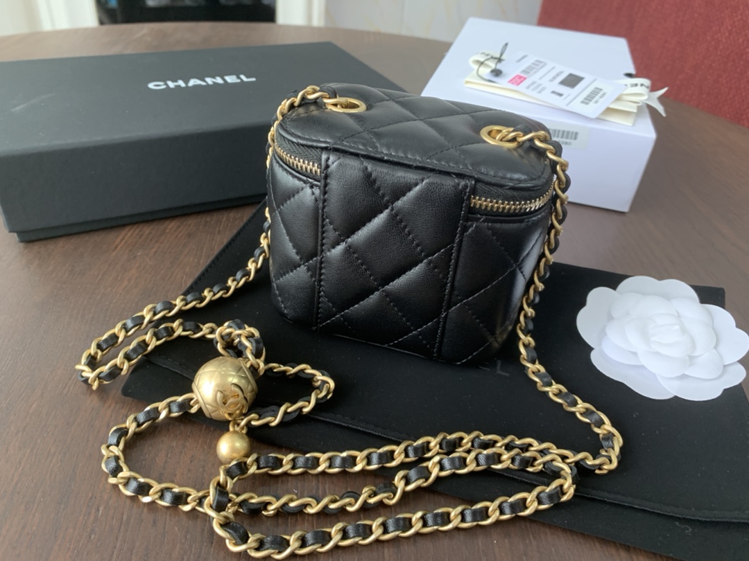 Handbag Chanel size 8.5cmx11cmx7 cm - vstockx