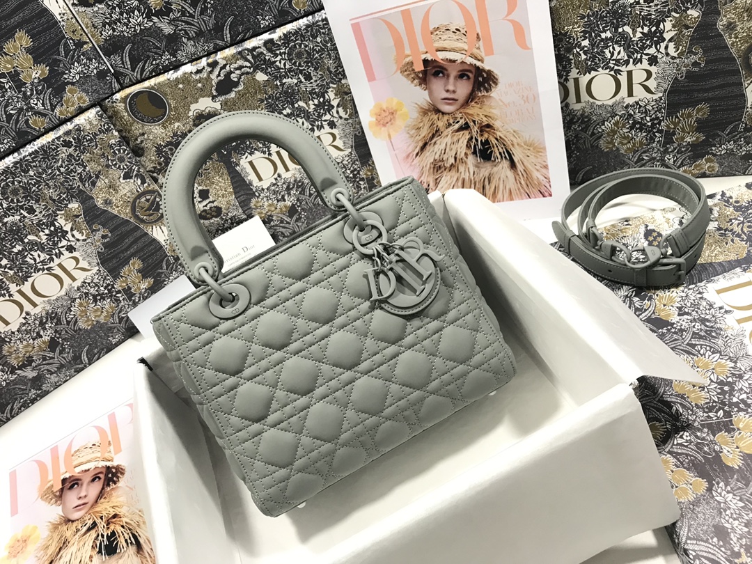 Handbag Dior M0565 size 24 x 20 x 11 cm - vstockx