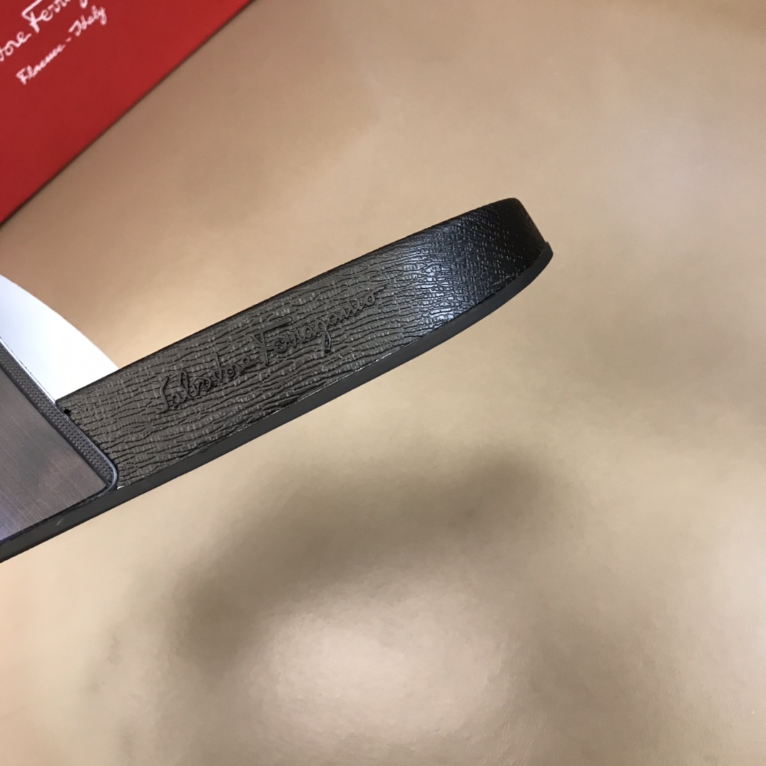 Salvatore Ferragamo Groove Slides 2 - vstockx